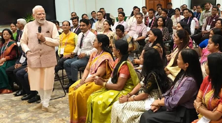 पीएम मोदी का शिक्षकों से खास संवाद, बच्चों को समझने की दीं टिप्स