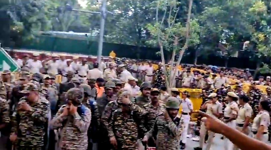 कॉकरोच नेताओं ने जताई अपनी गिरफ्तारी की आशंका, बोले-  डरने वाले नहीं