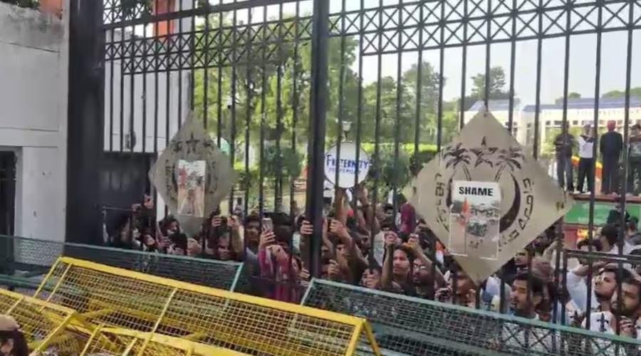 जामिया में छात्र संघ चुनाव की तारीख पर अड़े छात्र, आदेश के बाद भी आंदोलन जारी