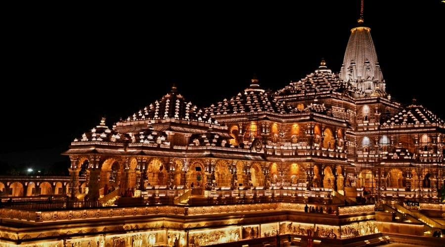 दीपोत्सव से पहले जगमगाया राम मंदिर, रोशनी से निखरी भव्यता